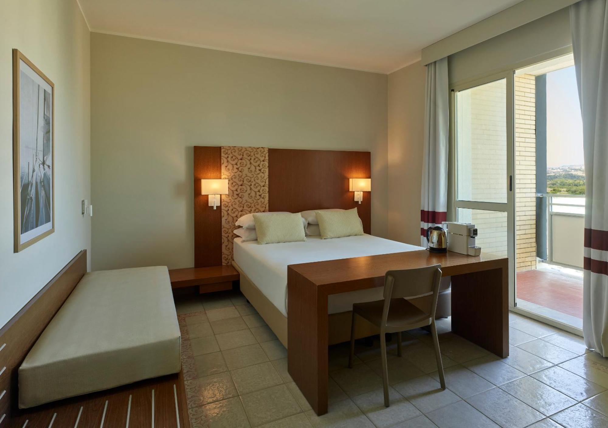 Serena Majestic Hotel Montesilvano Bilik gambar