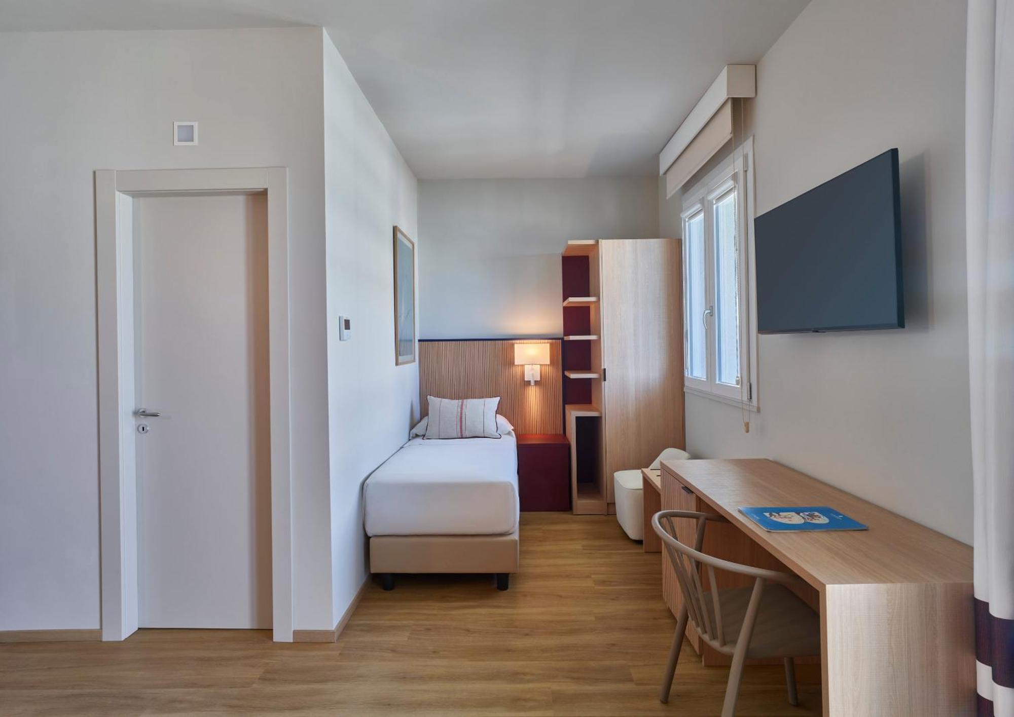 Serena Majestic Hotel Montesilvano Bilik gambar
